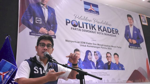 Ketua Demokrat Makassar, Adi Rasyid Ali membuka Pelatihan Pendidikan Politik Kader, di Travellers Hotel Phinisi Makassar, Selasa (27/12/2022).