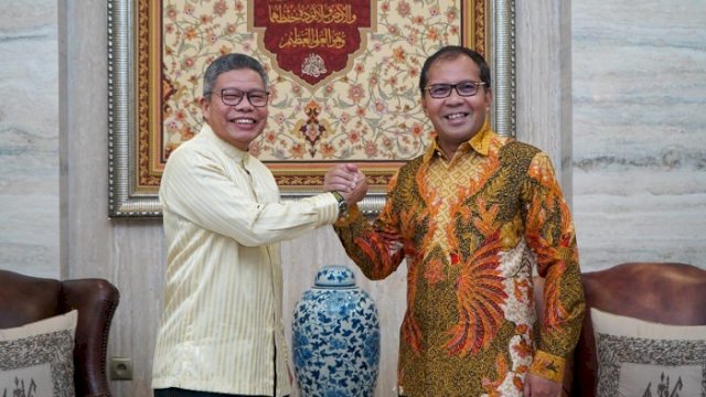 Walikota Makassar Ramdhan Pomanto dan Walikota Parepare Taufan Pawe bertemu di Jl Amirullah Makassar, Rabu (4/1/2022).