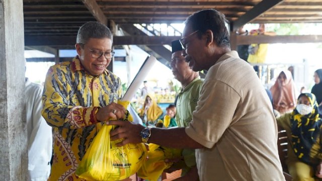 Ketua Golkar Sulsel Salurkan Bantuan untuk Korban Puting Beliung di Barru
