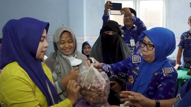 UMKM Kuliner di Gowa Dapat Bantuan Bawang Merah dan Cabai