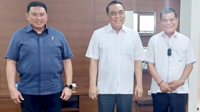 Rektor UNM Prof Husain Syam dan Mantan Wakapolri Komjen Purn Syafruddin.