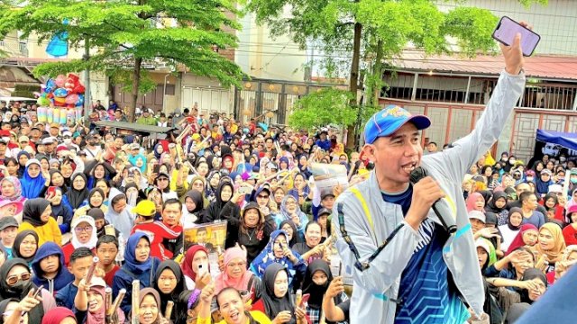 Dokumentasi: Founder Yayasan Anak Rakyat Indonesia, Rudianto Lallo, saat menghadiri Jalan Sehat Anak Rakyat yang dilaksanakan oleh Yayasan Anak Rakyat Indonesia (YARI) di Jalan Daeng Tata 3, Kelurahan Parangtambung, Minggu (29/1/2023).