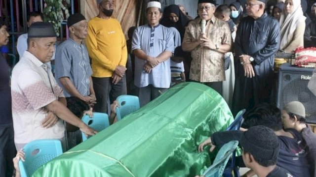 IAS Lepas Jenazah H Askar di Tomoni
