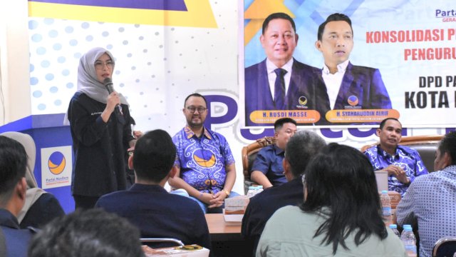 Ketua NasDem Makassar, Andi Rachmarika Dewi memberikan sambutan saat Rapat Konsolidasi Pemenangan Pemilu Pengurus dan Bacaleg NasDem Kota Makassar, Rabu (1/2/2023).