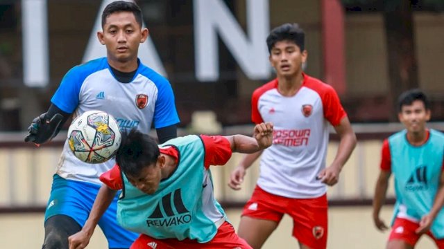 PSM Makassar melakukan latihan di Stadion PTIK Jakarta Jumat (3/2/2023), jelang menghadapi Arema FC hari ini, Sabtu (4/2/2023). (twitter/@PSM_Makassar)