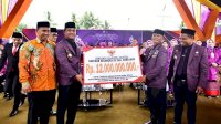 Gubernur Sulsel Serahkan Bantuan Keuangan Rp 12 M ke Enrekang
