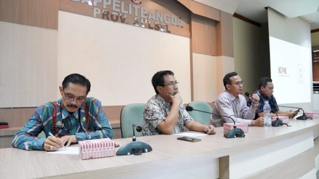 Penjabat Sekertaris Daerah (Sekda) Provinsi Sulsel, Andi Aslam Patonangi, menghadiri pembukaan Dialog dengan Pengurus Komite Advokasi Daerah (KAD) Sulsel, di aula Gedung Bappelitbangda Sulsel, Kamis (23/2/2023).