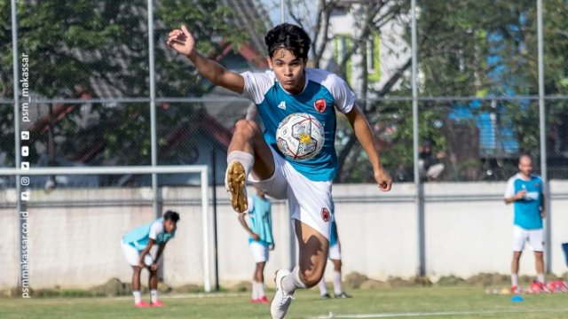 Para pemain PSM Makassar saat menggelar latihan. Besok, PSM akan dijamu Persebaya Surabaya di Stadion Gelora Joko Samudro Gresik, Jumat (24/2/2023). (twitter/@PSM_Makassar)