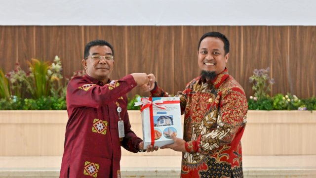 Serah Terima LKPD Unaudited Tahun 2022 oleh Pemerintah Provinsi Sulsel