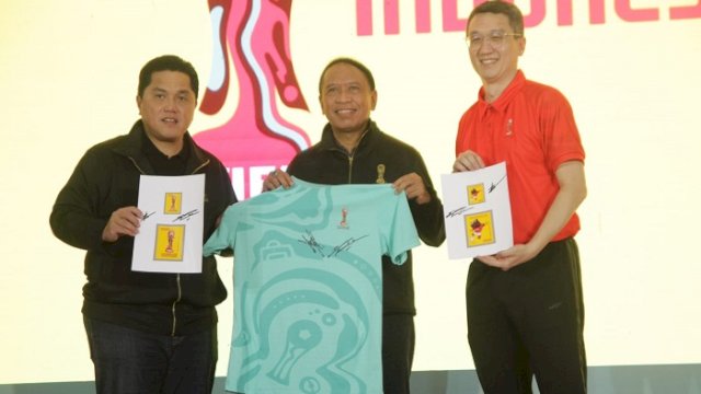 Ketua Umum PSSI Erick Thohir saat peluncuran menchandise di Atrium Mall FX Sudirman, Jakarta, Rabu (8/3/2023). (PSSI)