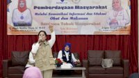 Sosialisasi Kosmetik dan Obat Tradisional Aman, Aliyah Mustika Ilham Dapat Surprise dari Peserta