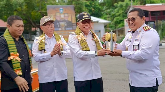 Tiba di Parepare, Piala Adipura Diarak Keliling Kota