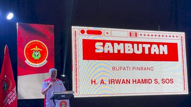 Bupati Pinrang Irwan Hamid saat menghadiri pelantikan pengurus IKA Unhas Pinrang.