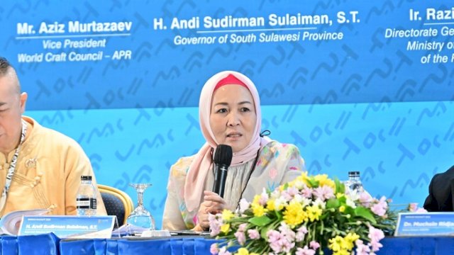 Plt Kepala Dinas Komunikasi, Informatika, Statistik, dan Persandian Sulsel, Sukarniaty Kondolele saat menjadi salah satu narasumber dalam Seminar pada Inacraft 2023 di Merak Room, JCC, Kamis (2/3/2023).