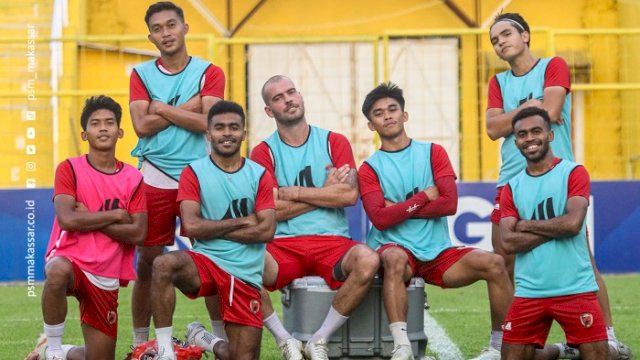 PSM Makassar kembali melakukan sesi latihan rutin menjelang menghadapi Madura United. (twitter/@PSM_Makassar)