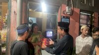 Ketua DPRD Makassar Rudianto Lallo Datangi Rumah Warga untuk Bagikan Makanan Sahur