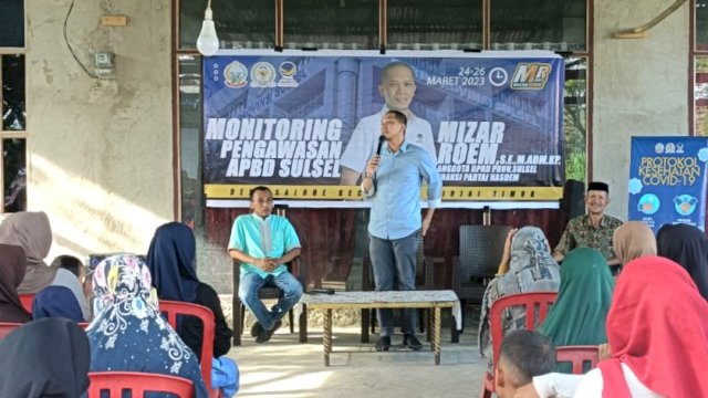Anggota DPRD Sulsel, Mizar Roem melaksanakan Monitoring APBD Sulsel, di Desa Salohe Kecamatan Sinjai Timur saat monitoring APBD Sulsel, Jumat (24/42023)