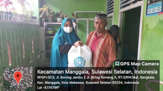 PKK Sulsel Berbagi Ratusan Paket Sembako di Kota Makassar