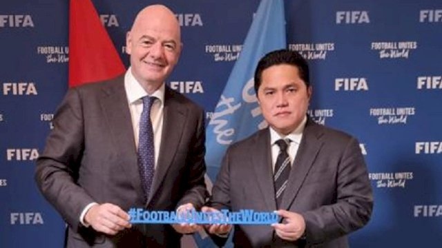 Ketua Umum PSSI Erick Thohir dan Presiden FIFA Gianni Infantino. (PSSI)