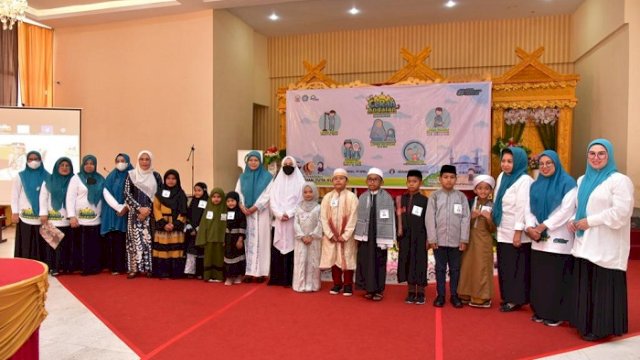 Ketua Tim Penggerak PKK Sulsel, Naoemi Octarina, secara resmi menutup pelaksanaan Festival Ramadan, di Gedung Kartini, Minggu, 9 April 2023. ()