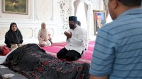 Gubernur Andi Sudirman Melayat dan Sampaikan Belasungkawa Berpulangnya Rapsel Ali