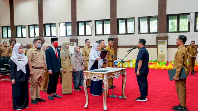 Gubernur Lantik 13 Pejabat Pemprov Sulsel, Ini Harapannya