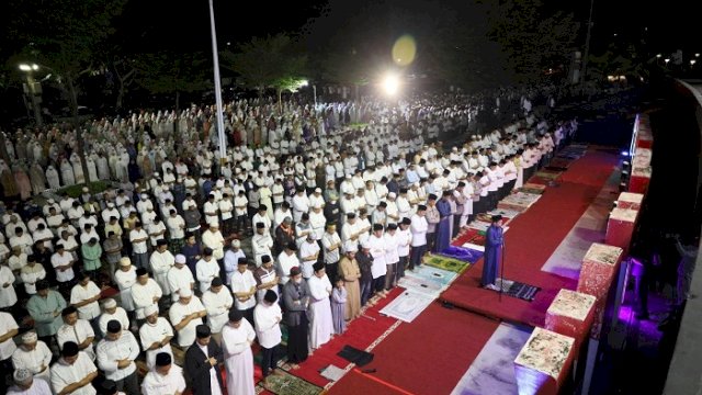 Masyarakat Antusias Ikuti Salat Subuh Berjamaah Pemkot Makassar