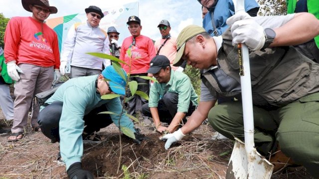 PT Vale mereklamasi lahan dengan jumlah pohon ditanam sebanyak 179.993 pohon. ()