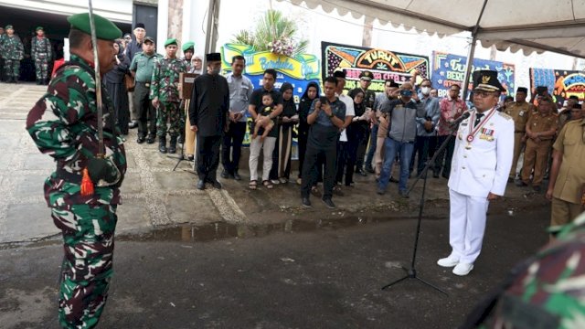 Danny Pomanto Pimpin Pelepasan dan Persemayaman Almarhum Rapsel Ali secara Militer