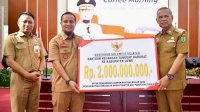 Gubernur Andi Sudirman Serahkan Bantuan Keuangan Rp 2 Miliar untuk Tanggap Darurat Banjir di Luwu