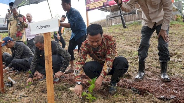 Begini Perjuangan Gubernur Andi Sudirman Kembalikan Kejayaan Sutera di Sulsel
