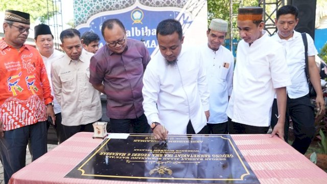 Resmikan Sekretariat IKA SMAN 6 Makassar, Gubernur Andi Sudirman Jelaskan Program Peningkatan SDM