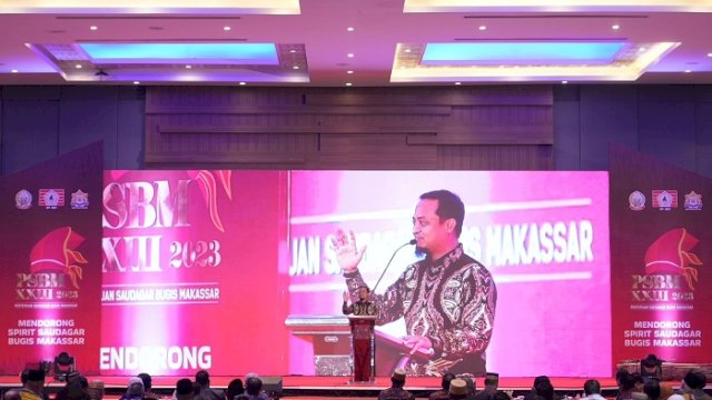 Gubernur Sulawesi Selatan, Andi Sudirman Sulaiman menghadiri Pertemuan Saudagar Bugis Makassar (PSBM) XXIII Tahun 2023 di Hotel Four Points by Sheraton, Makassar, Minggu (30/4/2023). ()