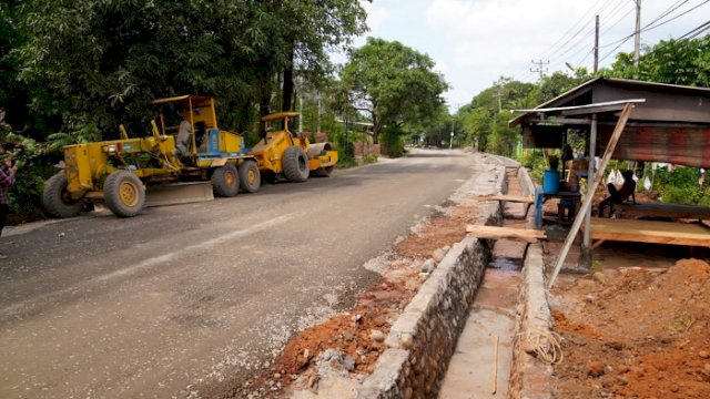 Penanganan rekonstruksi ruas Jalan HM Yasin Limpo di Kabupaten Gowa.