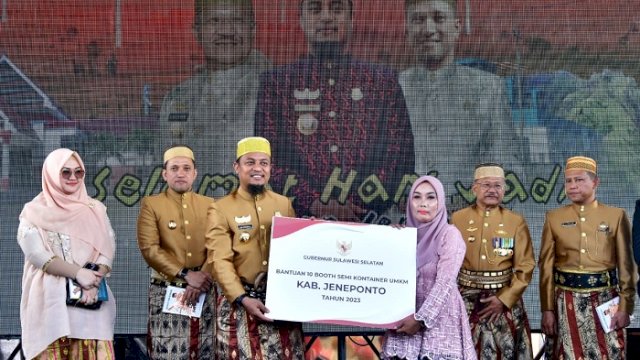 Pemberdayaan Ekonomi Kerakyatan, Gubernur Andi Sudirman Berikan Booth Semi Kontainer untuk UMKM di Jeneponto