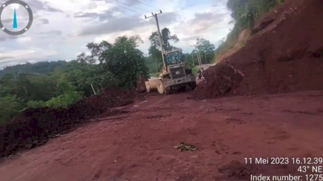 Sempat Terhambat Karena Longsor, Ruas Jalan Batusitanduk-Sa’dan-Torut Sudah Bisa Dilalui