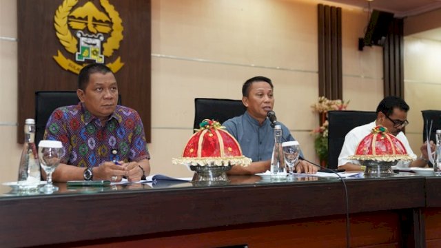 Pj Sekda Sulsel, Andi Darmawan Bintang (tengah).