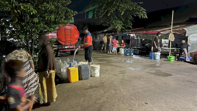 BPBD Sulsel Bantu Distribusi Air Bersih untuk Ratusan Rumah Warga di Kompleks Kodam 3 Makassar