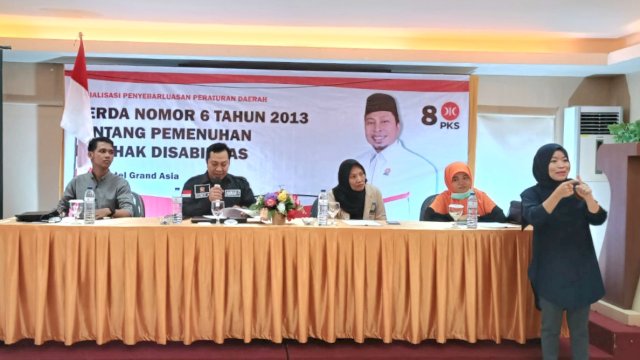 Anggota DPRD Makassar, Anwar Faruq sosialisasikan Perda Pemenuhan Hak-hak Penyandang Disabilitas, di Hotel Grand Asia, Minggu (10/6/2023).