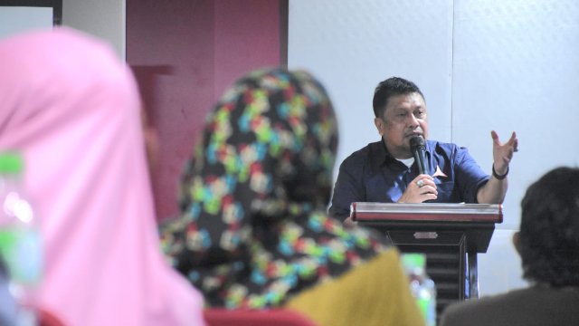 Anggota DPRD Makassar, Arifin Dg Kulle sosialisasikan Perda Kawasan Tanpa Rokok, di Hotel Royal Bay Makassar, Jl Sultan Hasanuddin, Minggu (18/6/2023).