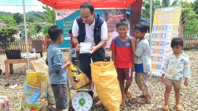 PT Vale Edukasi Warga Peduli Lingkungan melalui Bank Sampah.