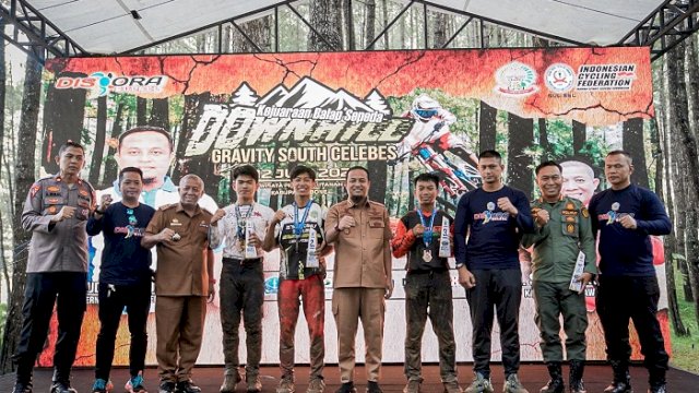 Gubernur Tutup Kejuaraan Balap Sepeda Downhill Gravity South Celebes, Ini Daftar Pemenang dan Besaran Hadiahnya