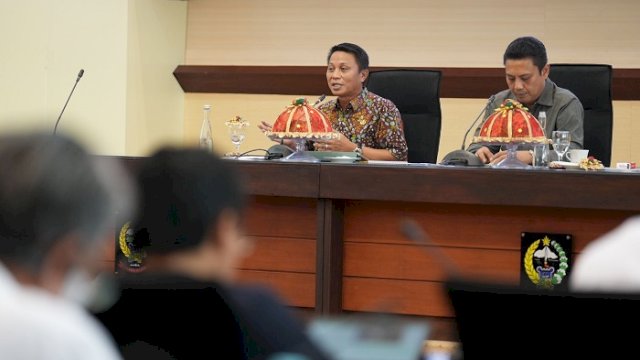 Penjabat Sekretaris Daerah Provinsi Sulawesi Selatan (Sulsel) Andi Darmawan Bintang dan Wakil Ketua Komisi V DPR RI, Andi Iwan Darmawan Aras. 