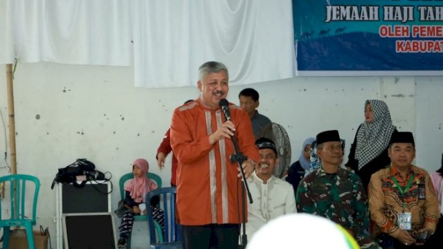 Bupati Pinrang Lepas Calhaj Kloter 38, Berharap Jamaah Saling Bantu