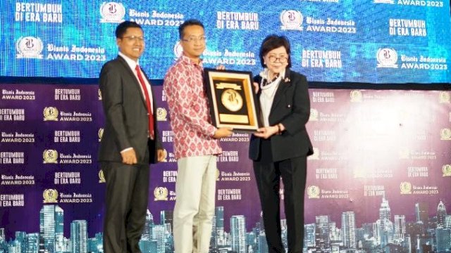 PT Vale Indonesia Tbk mendapat penghargaan sebagai korporasi terbaik sektor logam & mineral pada ajang Bisnis Indonesia Award (BIA) 2023. Penghargaan diterima oleh Head of Communications PT Vale, Bayu Aji pada seremoni yang dilaksanakan di JW Marriott Hotel, Jakarta, Rabu (31/5/2023).