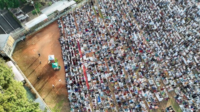 Pelaksanaan Salat Idul Adha di Lapangan Karebosi pada tahun 2022 lalu. Tahun ini, Pemkot Makassar memusatkan Salat Idul Adha 1444 H di Lapangan Karebosi pada Kamis (29/6/2023).