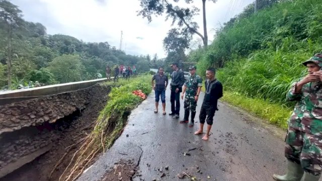 Sejumlah Titik di Sinjai Terkena Longsor dan Banjir, Jalan Poros Kanrung-Saohiring Sempat Tertutup Material Tanah
