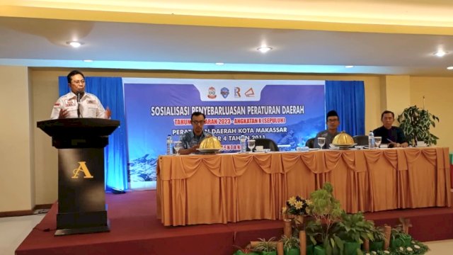 Anggota DPRD Makassar, Anwar Faruq sosialisasikan Perda Pengelolaan Sampah, di Grand Asia, Jl Boulevard, Minggu (9/7/2023).
