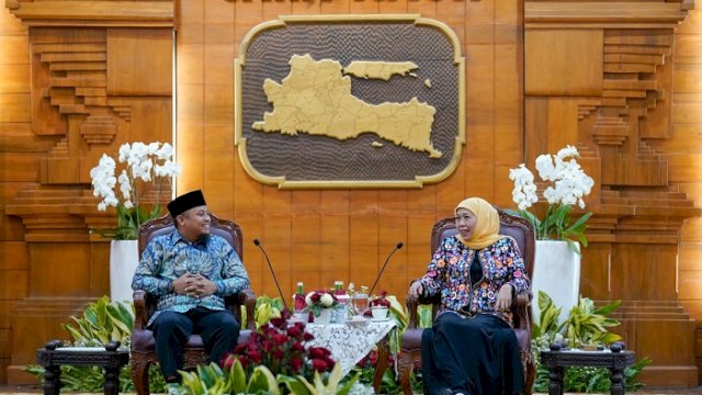 Gubernur Sulawesi Selatan Andi Sudirman Sulaiman bertemu dengan Gubernur Jawa Timur Khofifah Indar Parawansa di Gedung Negara Grahadi, Surabaya, Rabu, 19 Juli 2023. 