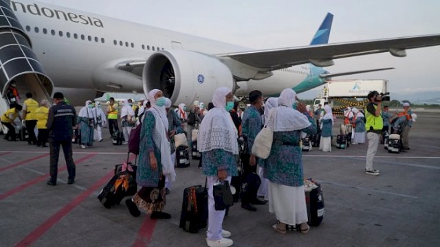 Jamaah haji kloter pertama tiba di Bandara Hasanuddin, Kamis (28/7/2023).